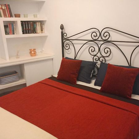 Small Stylish Room With Comfortable Queen-Size Bed In Very Large, Beautifully Decorated Shared Flat In The Historic Centre Of Malaga Málaga Exterior foto