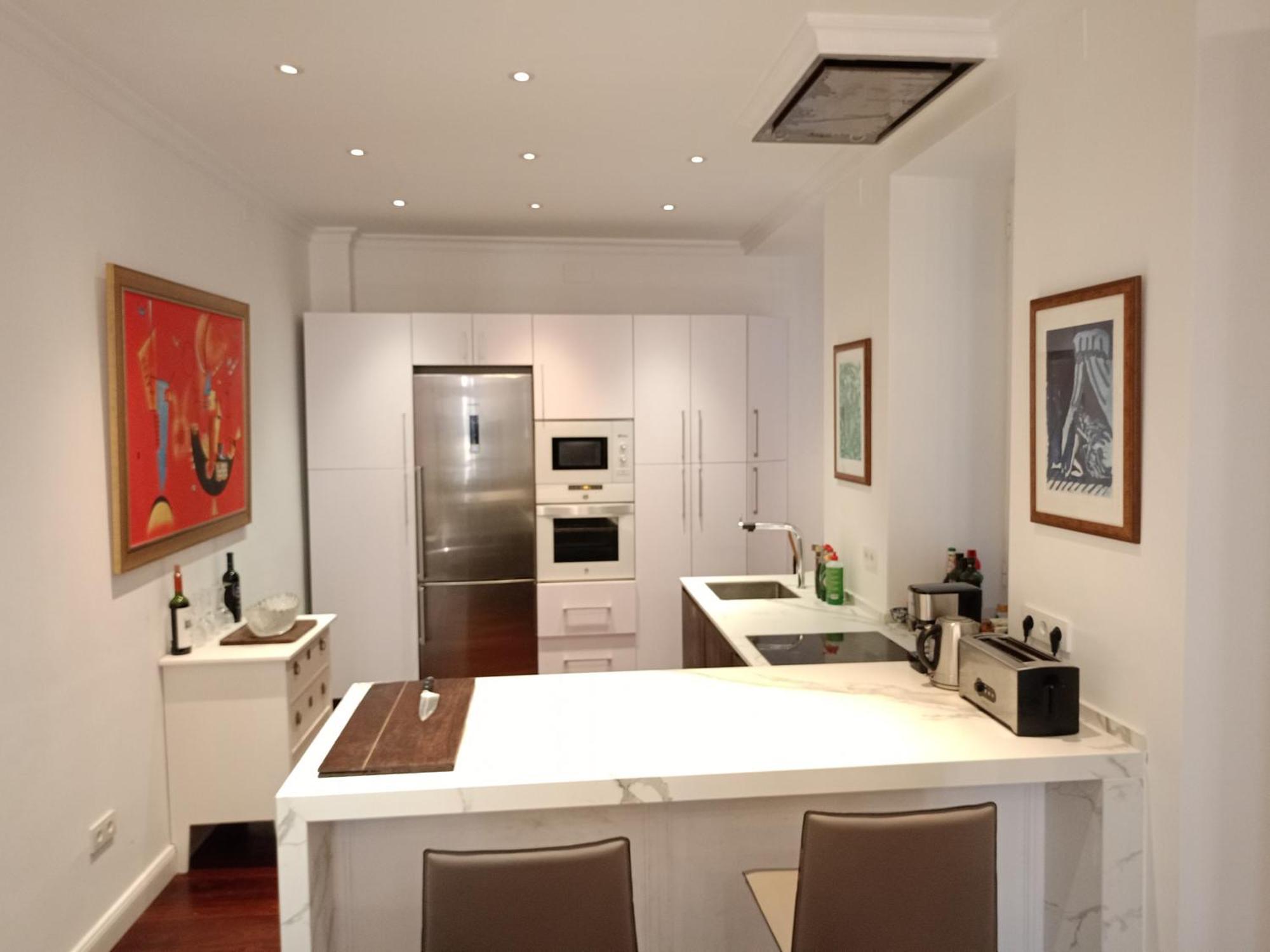Small Stylish Room With Comfortable Queen-Size Bed In Very Large, Beautifully Decorated Shared Flat In The Historic Centre Of Malaga Málaga Exterior foto