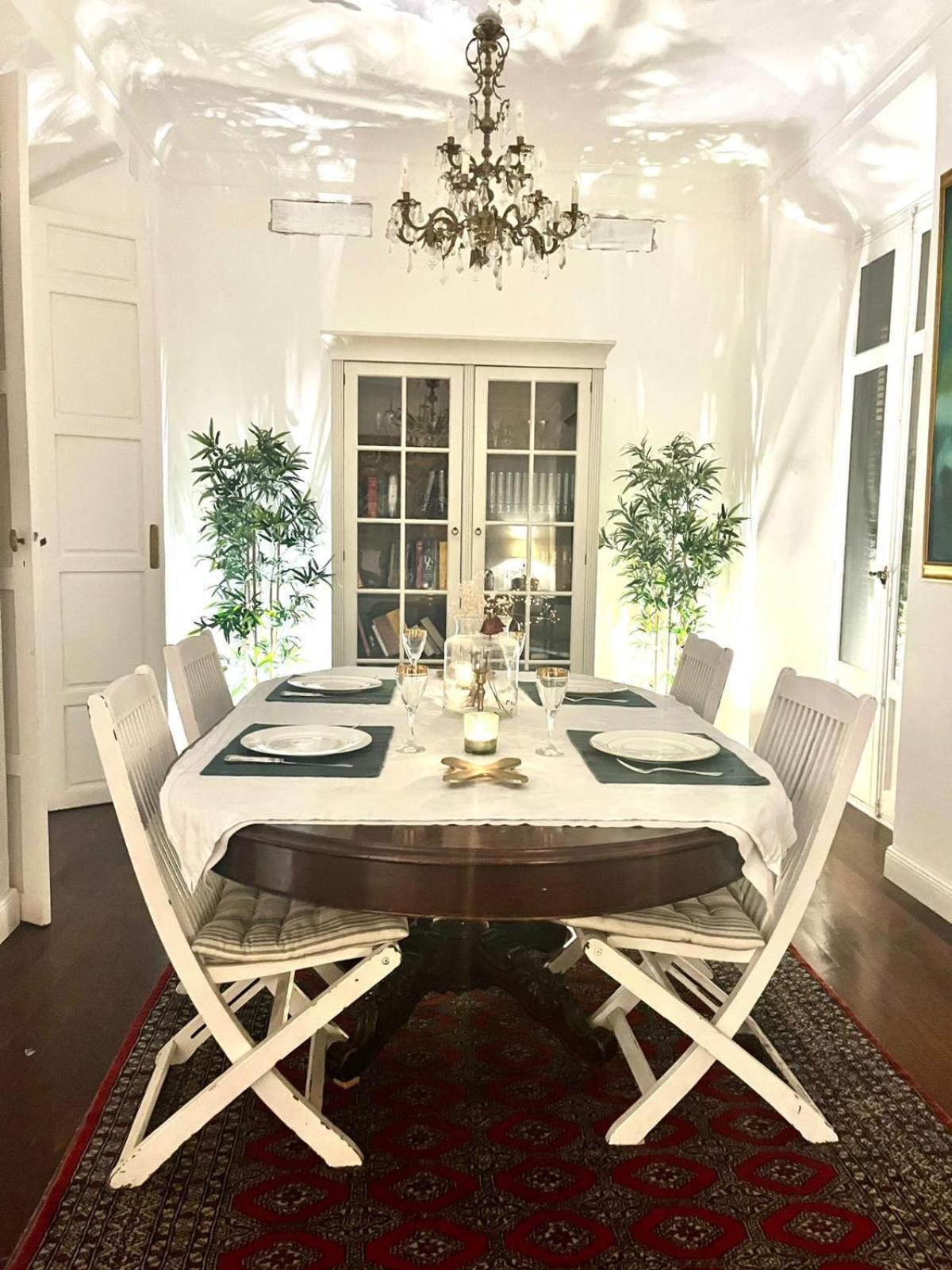 Small Stylish Room With Comfortable Queen-Size Bed In Very Large, Beautifully Decorated Shared Flat In The Historic Centre Of Malaga Málaga Exterior foto
